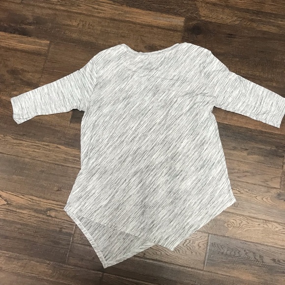 Vince Camuto Heathered Gray 3/4 Sleeve Flowy Tee - Picture 2 of 6